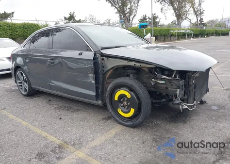 2018 Audi A3 2.0T Premium/2.0T Tech Premium z USA, uszkodzony, nr VIN WAUJ8GFF4J1060180